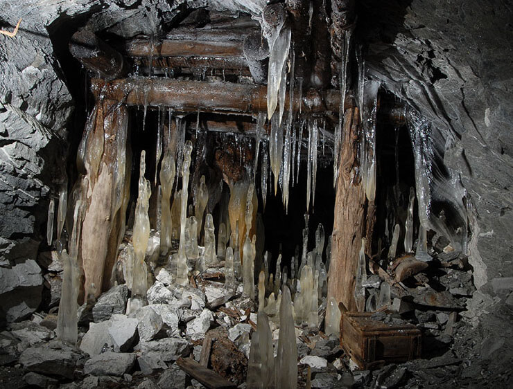 inside an abandoned mine in Siberia mod